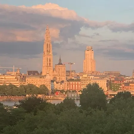 Linkerover- City Centre & Cathedral View *